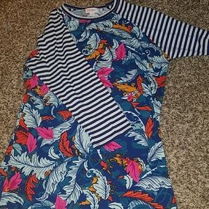 Lularoo sleeved shirt